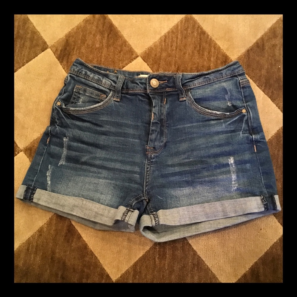 Cute denim cuffed distressed high rise shorts